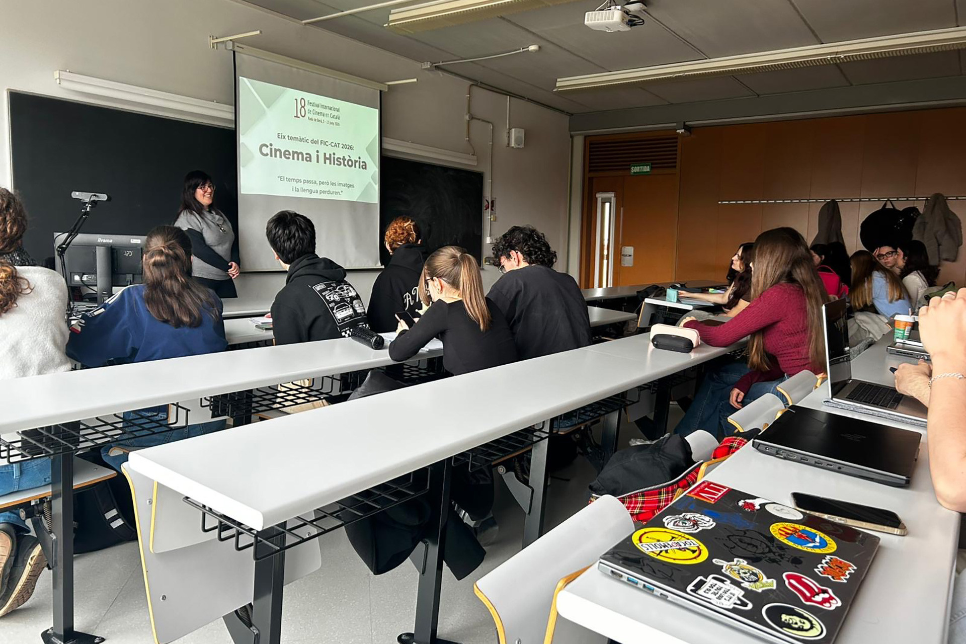 La codirectora del FIC-CAT, Cris Gambín, apropa el festival a l’alumnat amb xerrades a la British School Barcelona i la URV